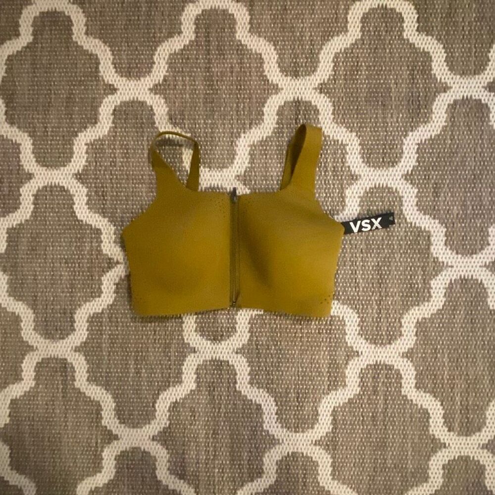 Victoria’s Secret featherweight max front close sports bra size 34DDD